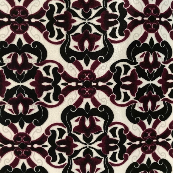 WHBM top in XL. Sleeveless geometric pattern - Picture 9 of 13